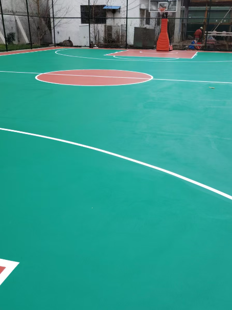 靖江 球场长期使用易出现地面开裂